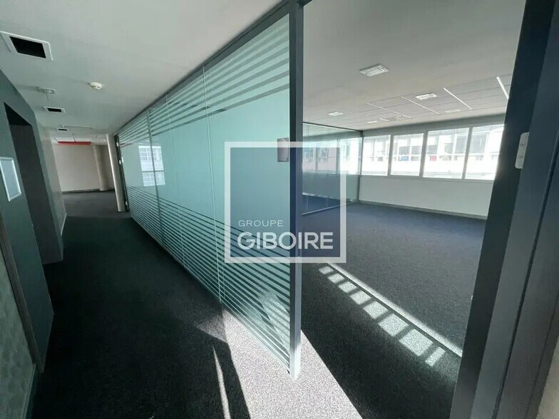 Office in Angers for lease - Building Photo - Image 2 of 6