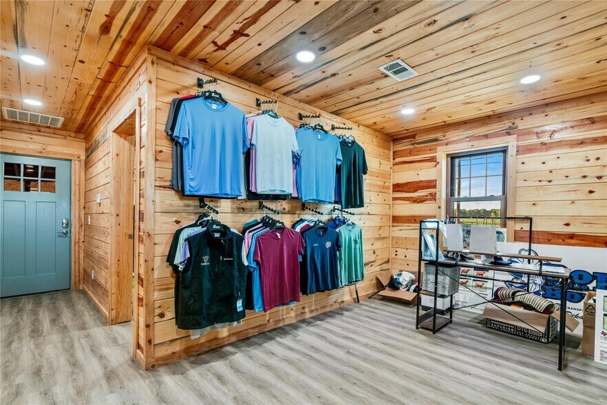 2210 US Highway 82 E, Clarksville, TX for sale - Interior Photo - Image 3 of 23