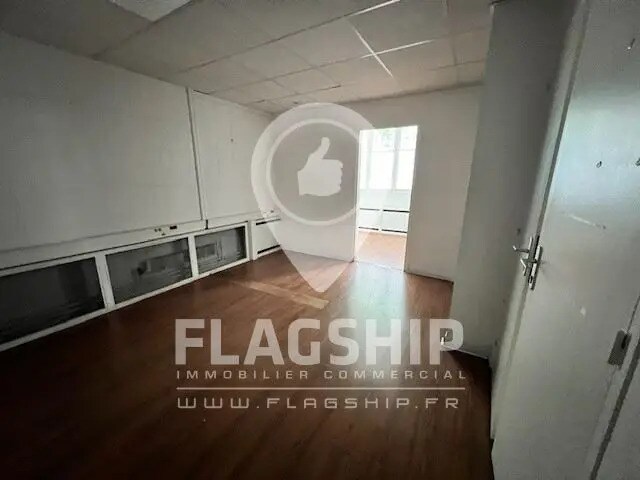 Office in Paris for lease Interior Photo- Image 1 of 10