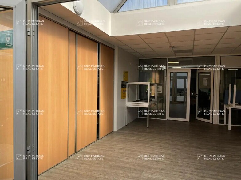 Flex in Ingré for lease - Interior Photo - Image 3 of 9