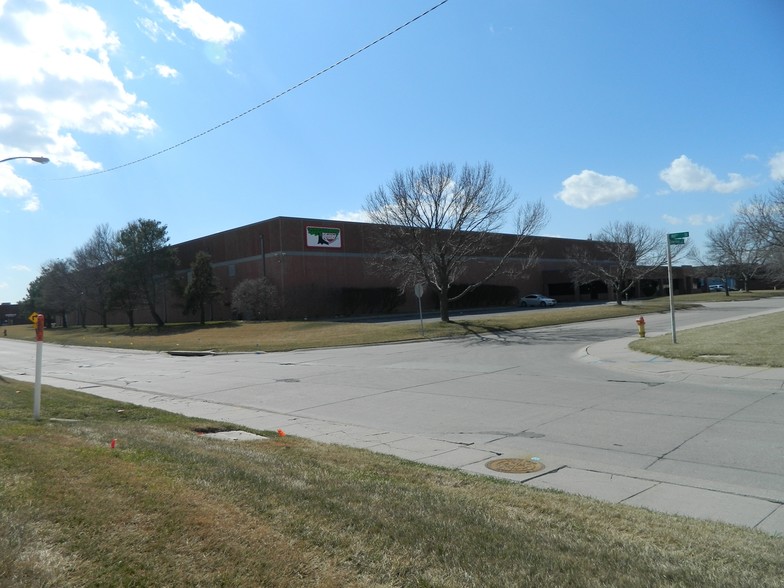 10203 Crown Point Ave, Omaha, NE for sale - Primary Photo - Image 1 of 1