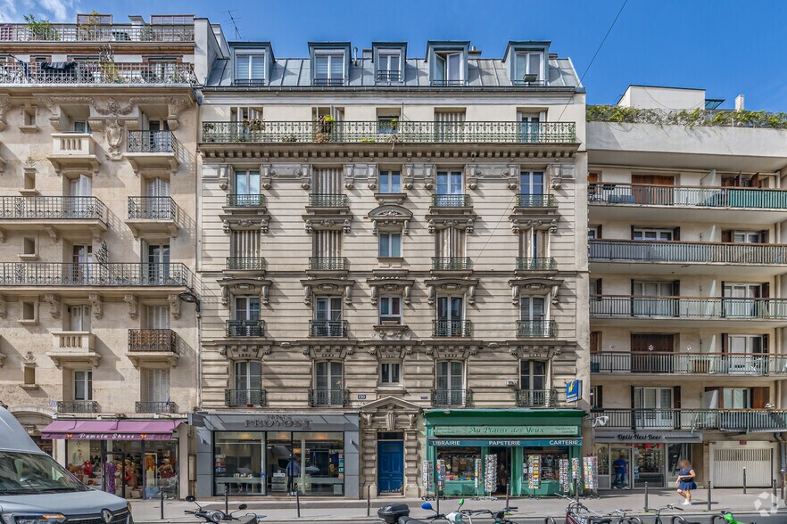 in Paris for sale - Primary Photo - Image 1 of 1