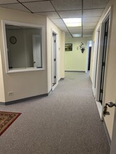 11-21 N Skokie Hwy, Lake Bluff, IL for lease Interior Photo- Image 2 of 11