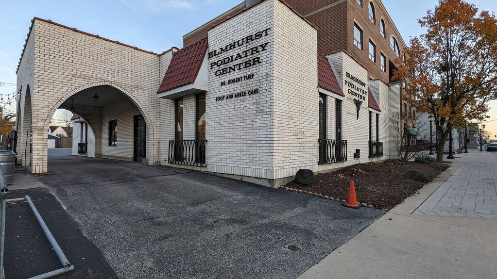 277 N York St, Elmhurst, IL for sale Primary Photo- Image 1 of 1