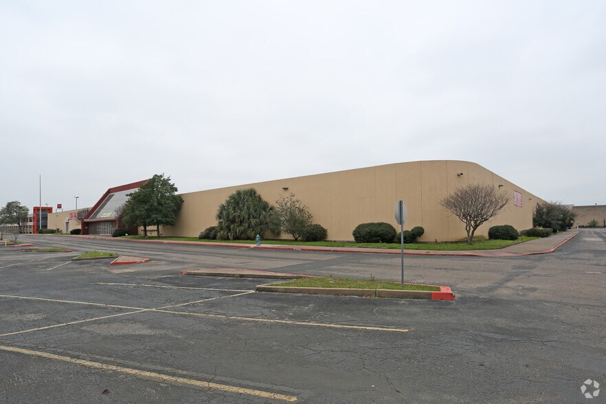 100 Sharpstown Ctr, Houston, TX 77036