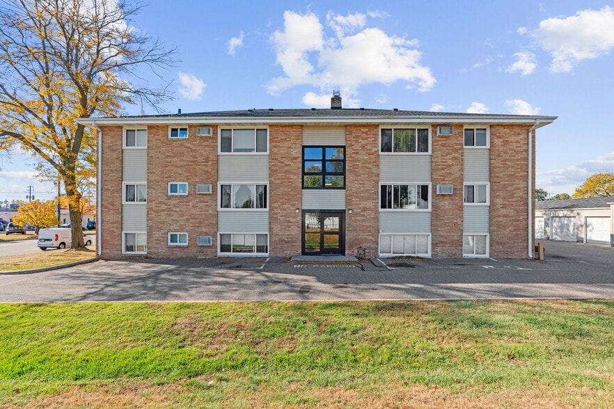 5324-5340 Hanson Ct N, Crystal, MN for sale - Building Photo - Image 2 of 7