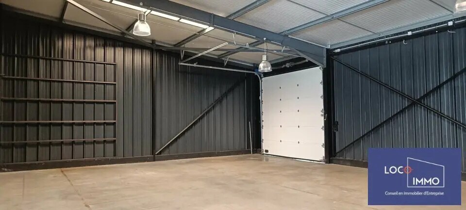 Retail in Saint-Pardoux-du-Breuil for lease - Interior Photo - Image 3 of 4