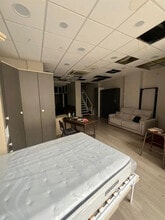 Retail in Paris for lease Interior Photo- Image 1 of 7