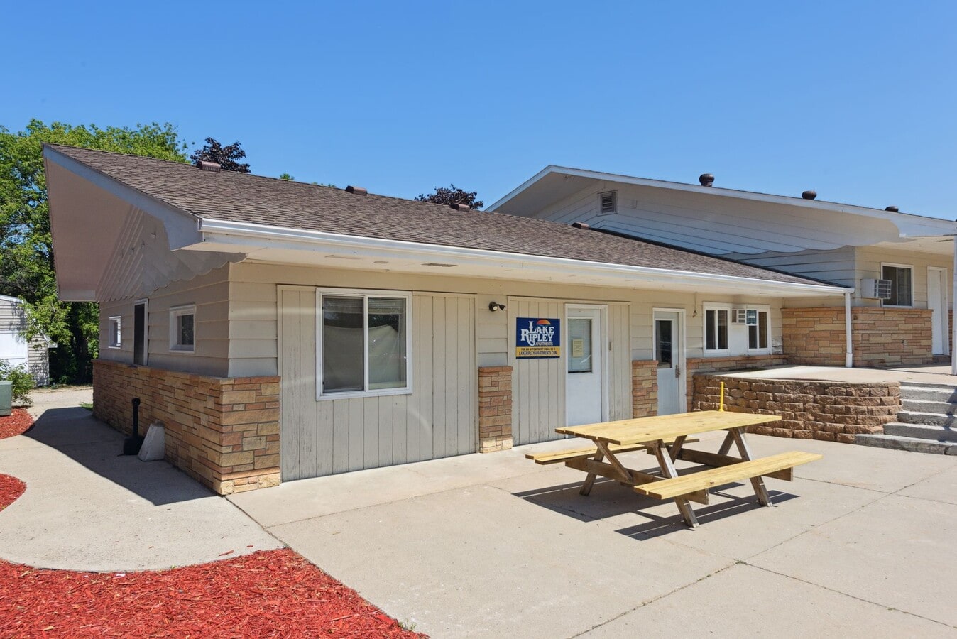 1205 S Sibley Ave, Litchfield, MN 55355