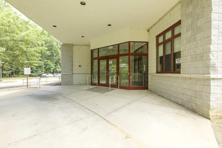 1922 K M Wicker Memorial Dr, Sanford, NC for lease - Building Photo - Image 3 of 41