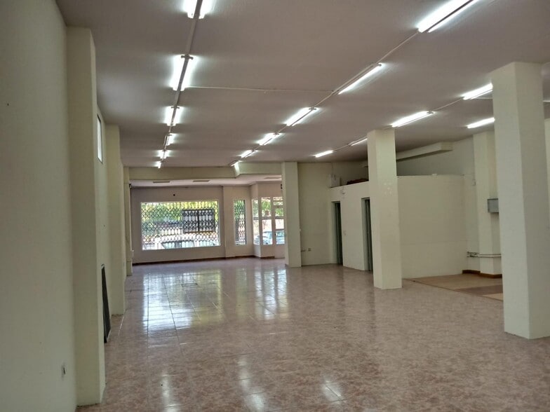 Retail in Malpartida de Cáceres for lease - Building Photo - Image 2 of 3