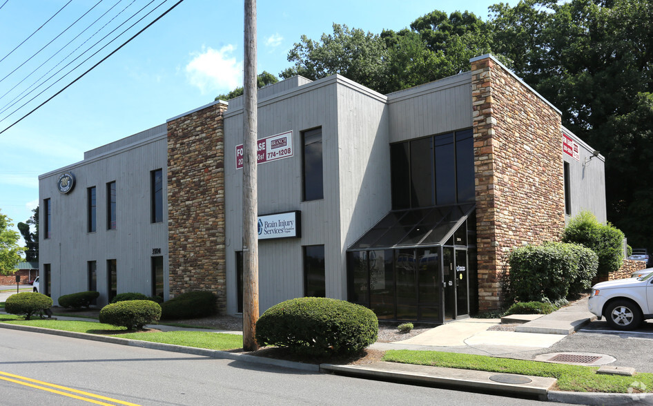 3902-3904 Franklin Rd, Roanoke, VA for lease - Primary Photo - Image 1 of 11