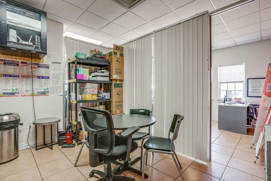 1300 Jacksboro Hwy, Fort Worth, TX for sale - Building Photo - Image 2 of 22