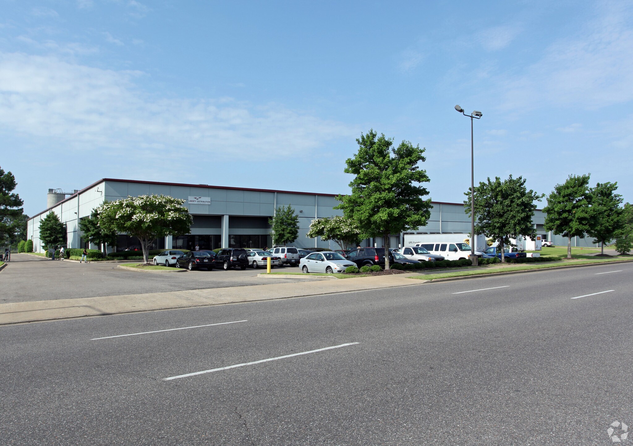 5465-5467 E Raines Rd, Memphis, TN for lease Primary Photo- Image 1 of 4