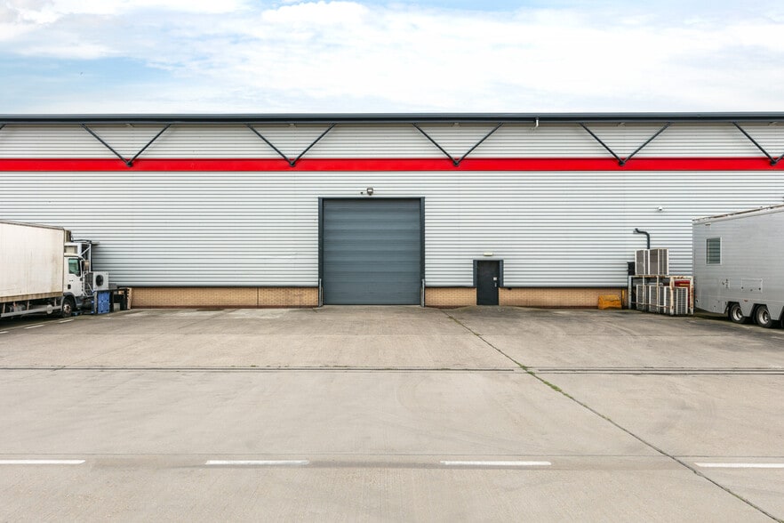 900 Coronation Rd, London for lease - Building Photo - Image 1 of 5