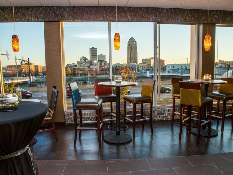 1050 6th Ave, Des Moines, IA for sale - Lobby - Image 1 of 1