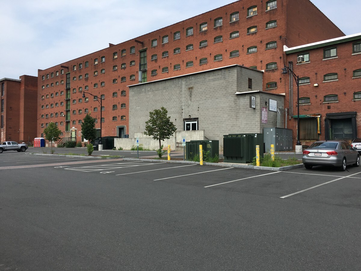 142 Pleasant St, Easthampton, MA 01027