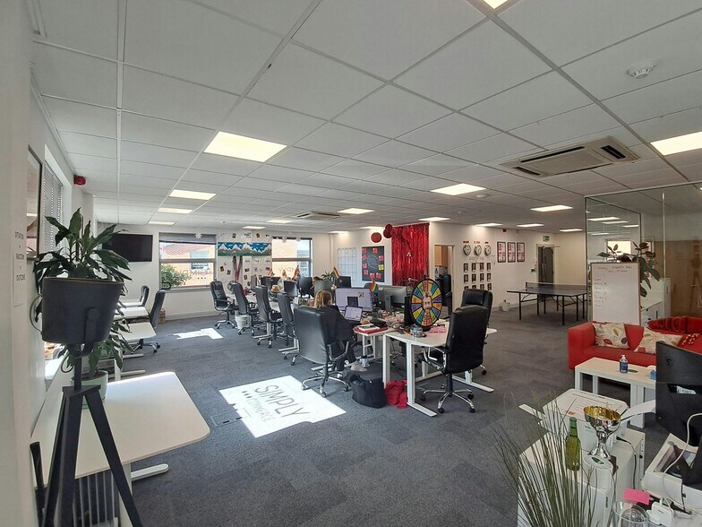 Molly Millars Ln, Wokingham for lease - Building Photo - Image 2 of 7