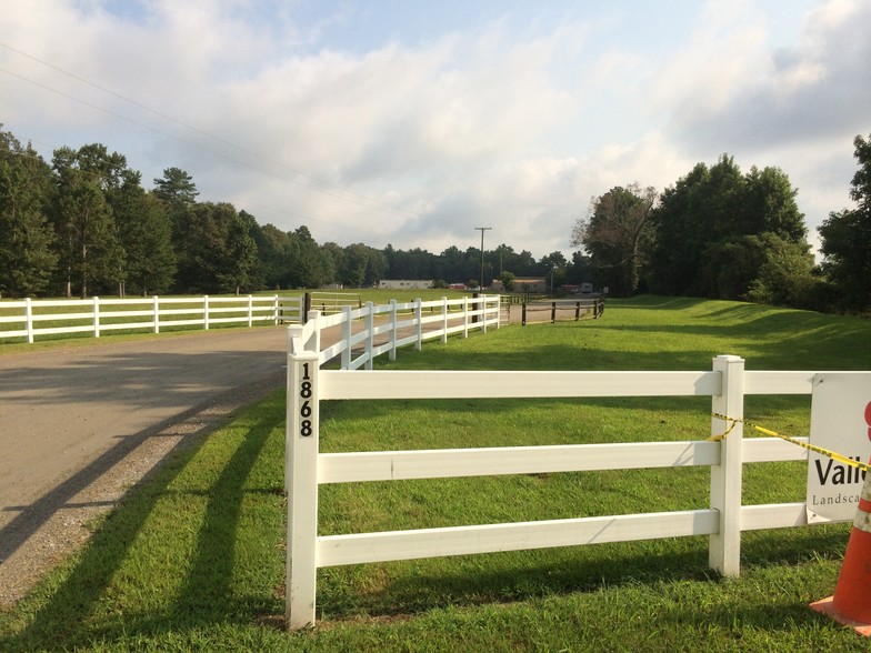 1868 Mt Pleasant Rd, Chesapeake, VA for sale - Primary Photo - Image 1 of 1