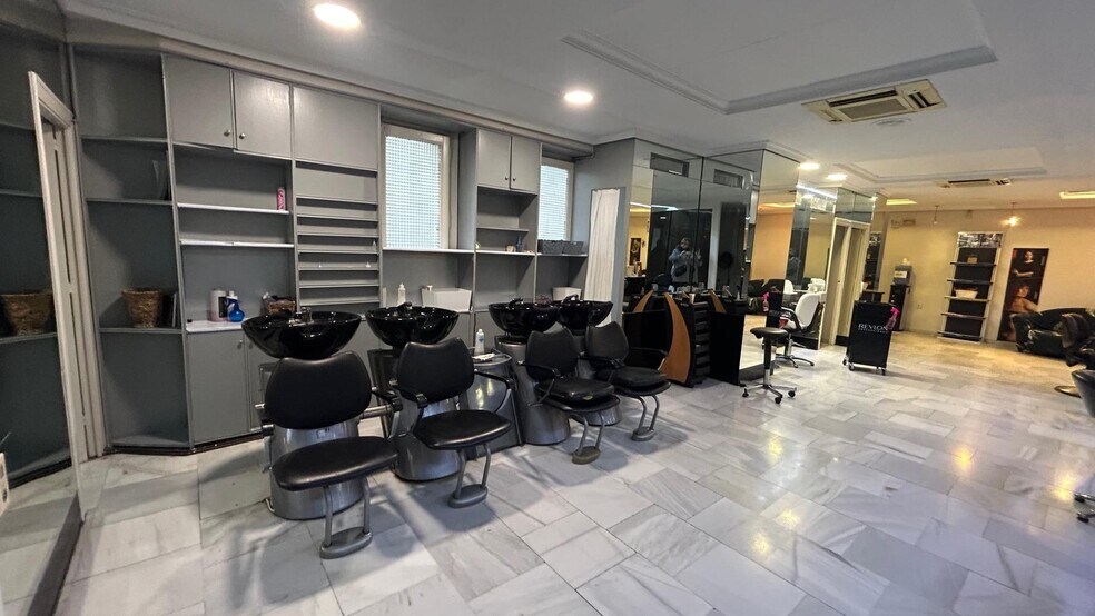 Retail in Zaragoza, Zaragoza for lease - Building Photo - Image 3 of 38