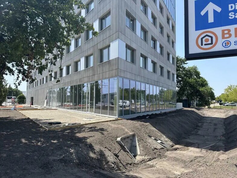 Retail in Mérignac for lease - Building Photo - Image 1 of 3