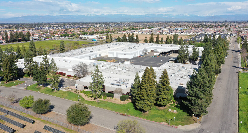 2842 N Business Park Ave, Fresno, CA for lease - Building Photo - Image 3 of 15