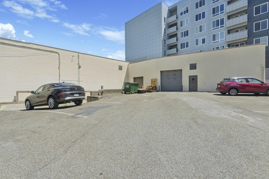 210 W Girard Ave, Philadelphia, PA for lease - Building Photo - Image 3 of 15