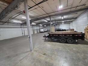 709 Oak Hill Rd, Evansville, IN for lease Interior Photo- Image 2 of 2