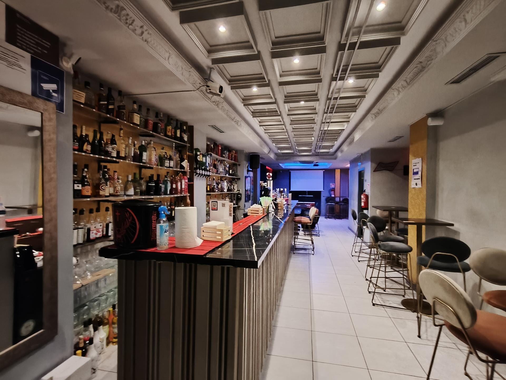 Retail in Barcelona, Barcelona for lease Interior Photo- Image 1 of 16