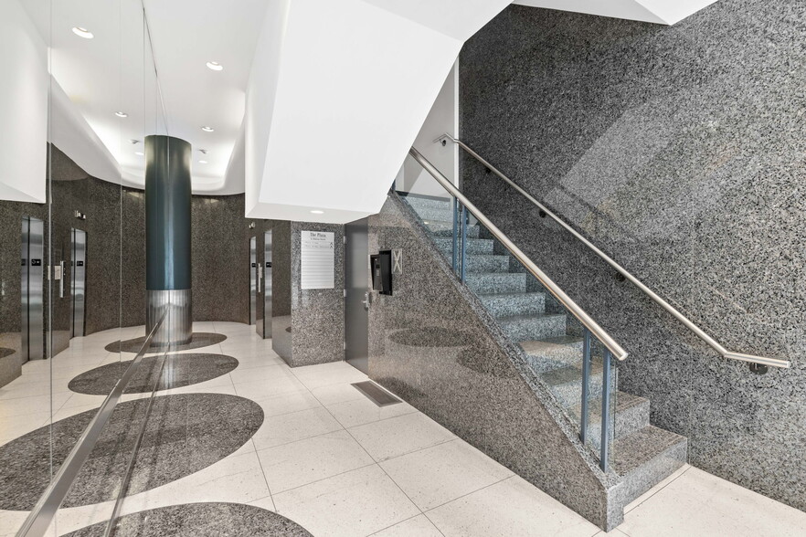 41-45 Rideau St, Ottawa, ON for lease - Lobby - Image 3 of 14