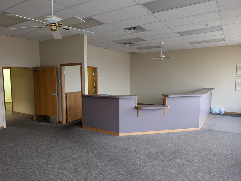2015 S Broadway St, New Ulm, MN for lease - Interior Photo - Image 2 of 12
