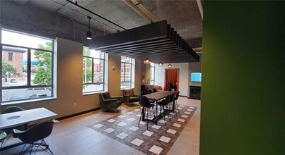 215 E 18TH, Kansas City, MO for lease Interior Photo- Image 2 of 3