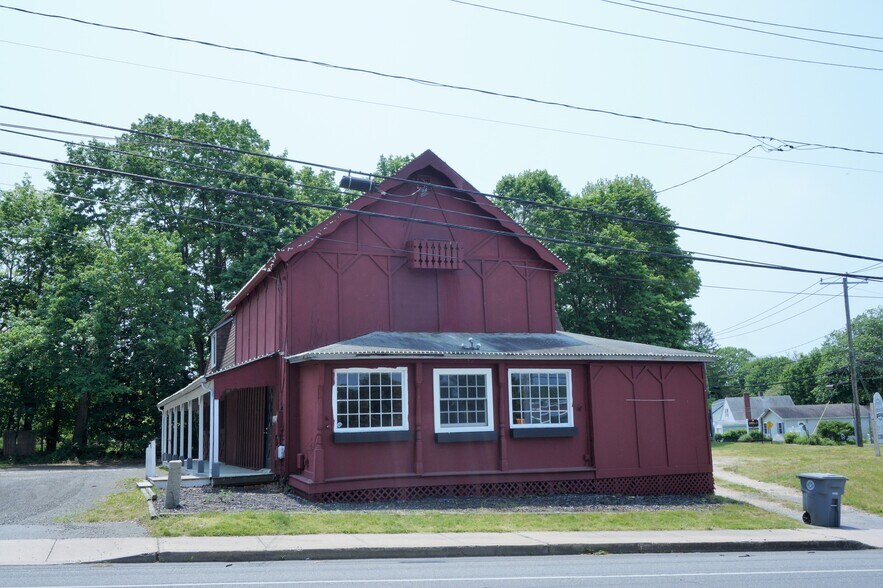 488 Main St, Niantic, CT 06357
