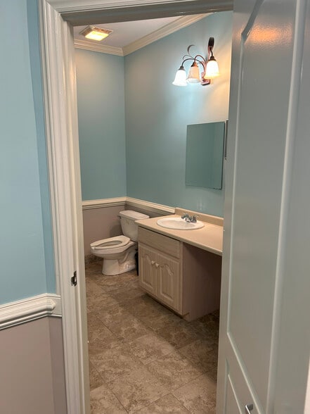 274B Commonwealth Dr, Greenville, SC for lease - Interior Photo - Image 3 of 7