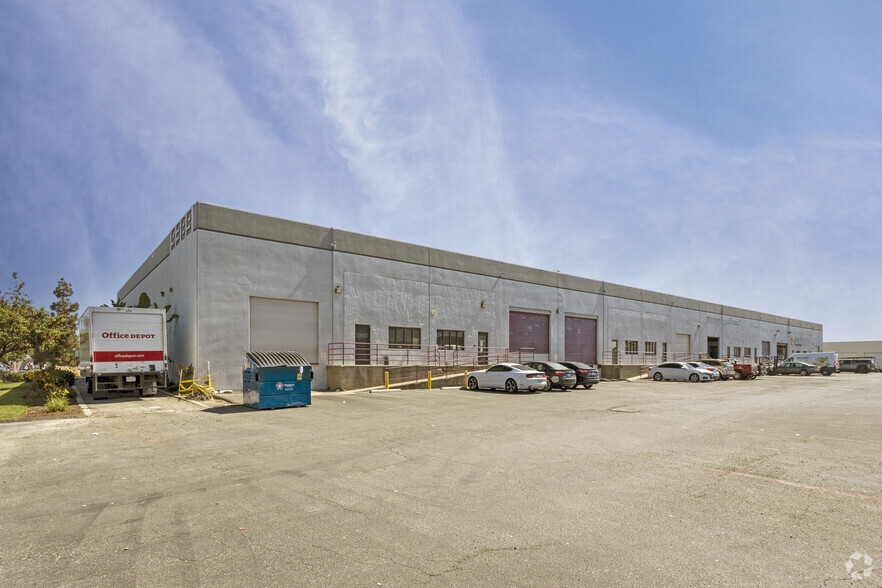 9389 Dowdy Dr, San Diego, CA for lease - Building Photo - Image 1 of 7