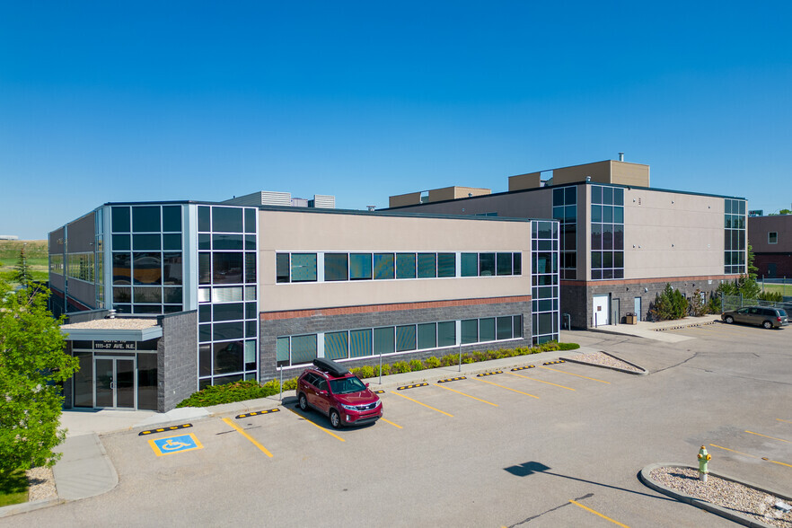 1111 57th Ave NE, Calgary, AB for lease - Building Photo - Image 1 of 7