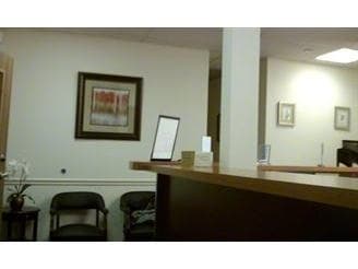 596 Anderson Ave, Cliffside Park, NJ for lease - Interior Photo - Image 3 of 10