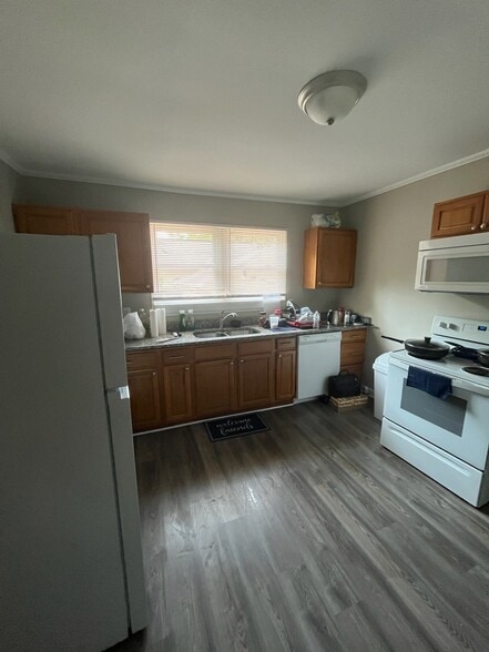 15 College St, Thomasville, NC for sale - Interior Photo - Image 2 of 9