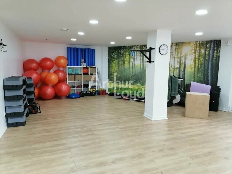 Retail in Chambéry for lease - Building Photo - Image 3 of 15