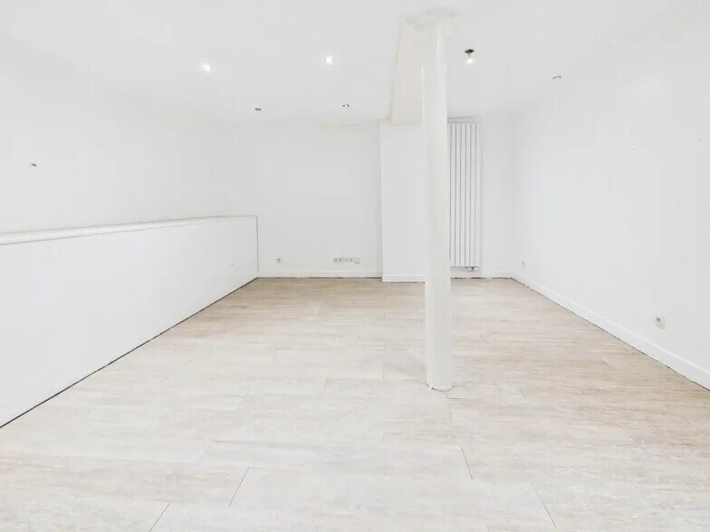 Retail in Paris for lease - Building Photo - Image 3 of 4