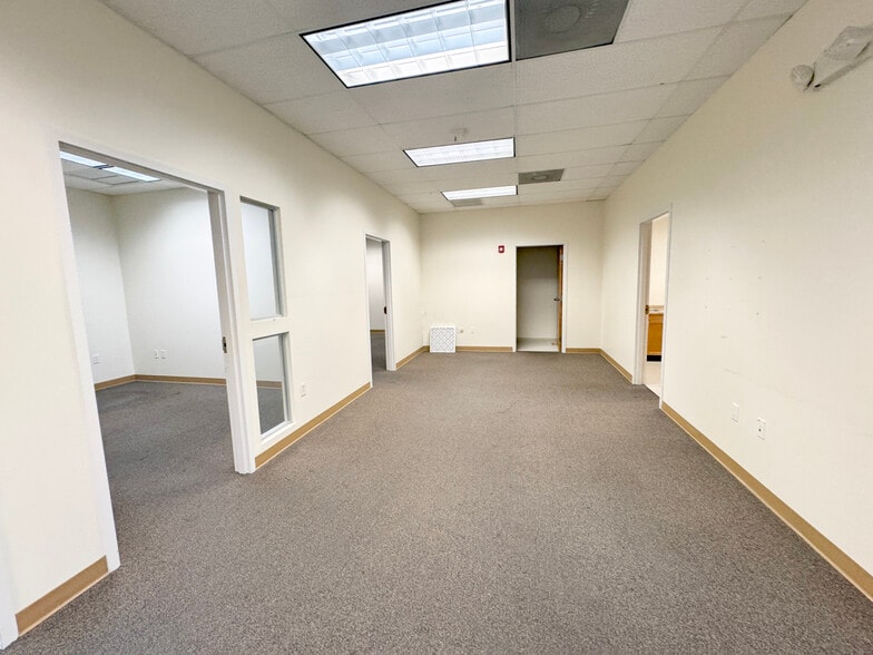 155 SW Port St Lucie Blvd, Port Saint Lucie, FL for lease - Interior Photo - Image 2 of 11
