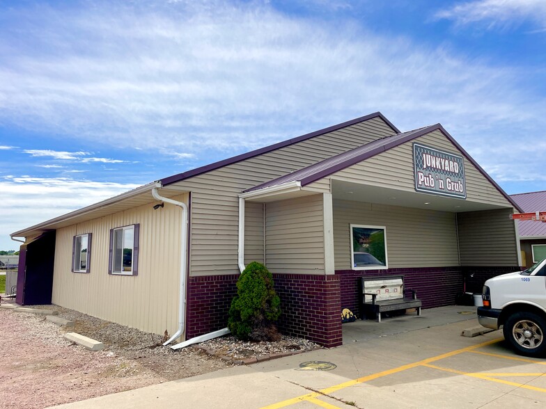 1116 Starview Dr, Hinton, IA for sale - Primary Photo - Image 1 of 24