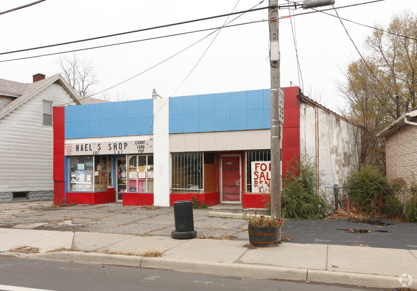 2438-2440 Corunna Rd, Flint, MI for sale - Building Photo - Image 2 of 2