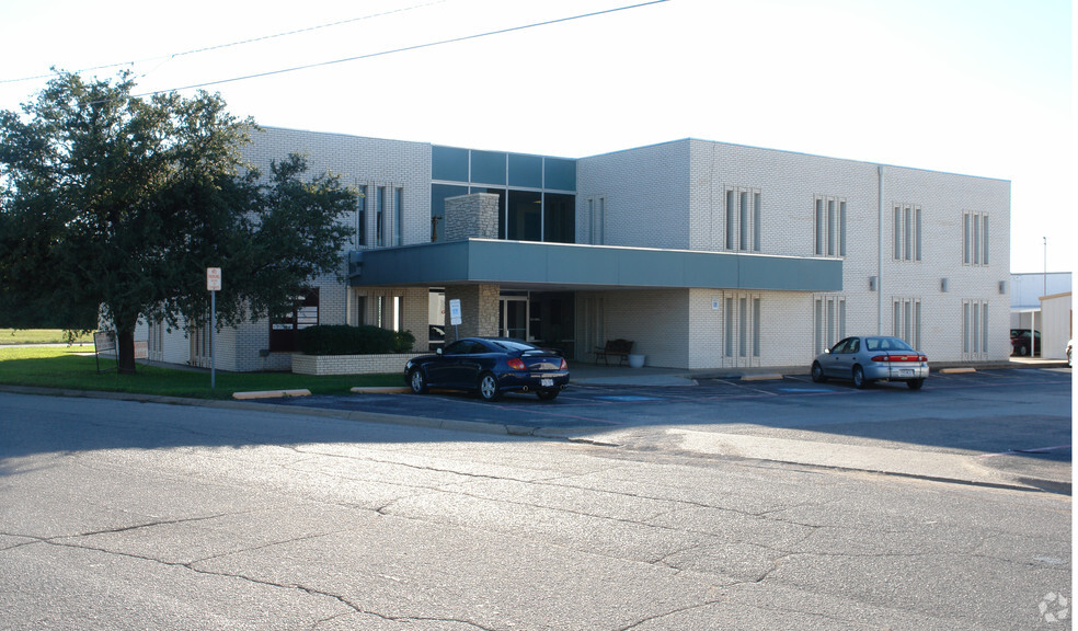 2200 Smith Barry Rd, Pantego, TX for lease - Primary Photo - Image 1 of 3