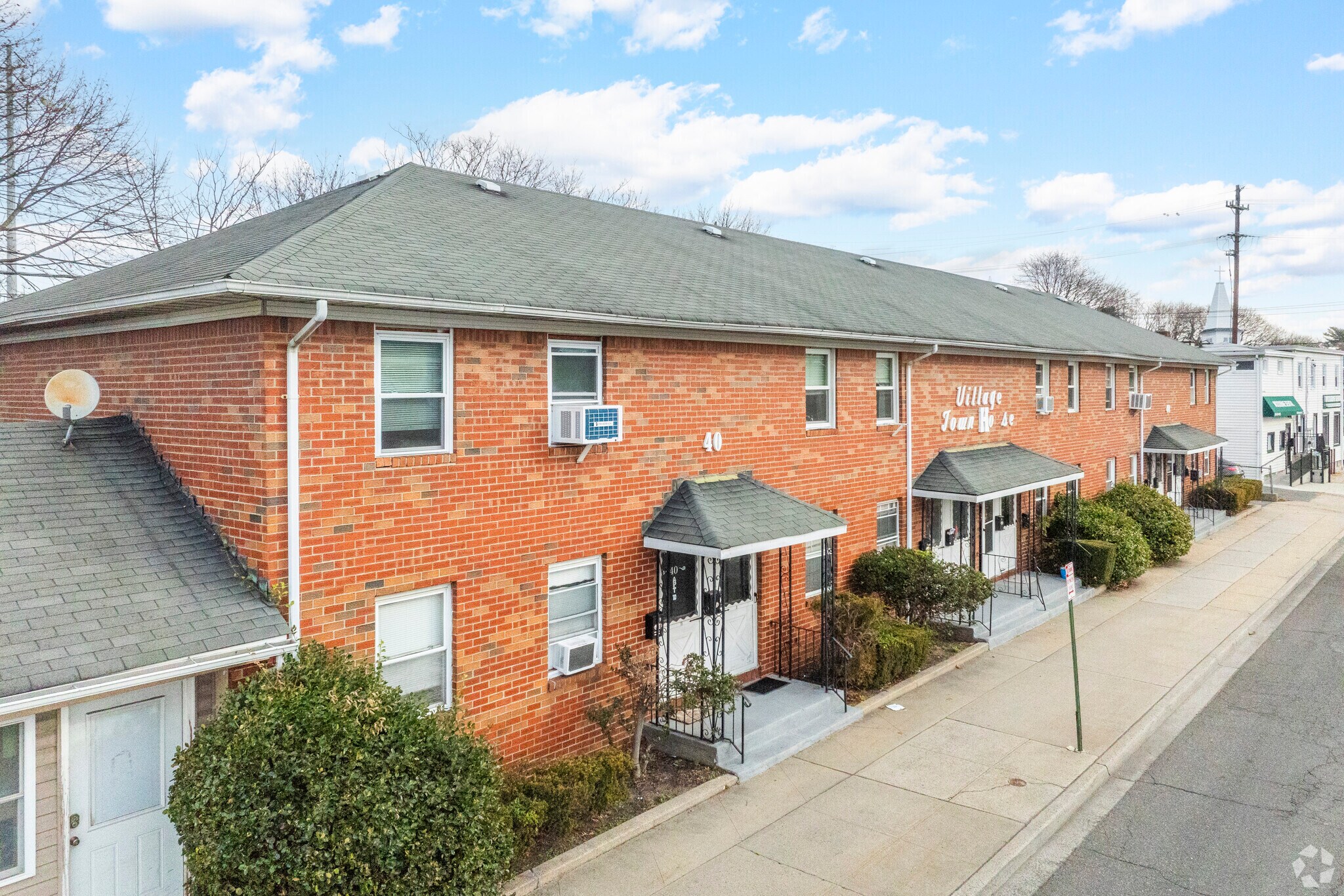 40 Woodbine Ct, Floral Park, NY for sale Primary Photo- Image 1 of 1