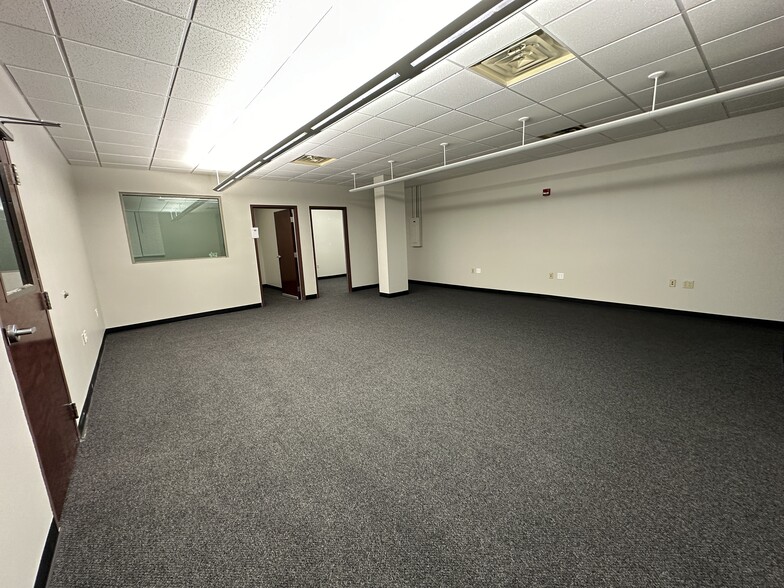 211 N Ridgewood Ave, Daytona Beach, FL for lease - Interior Photo - Image 3 of 8