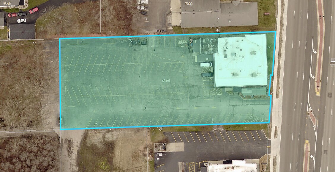 5171 S 108th St, Hales Corners, WI 53130