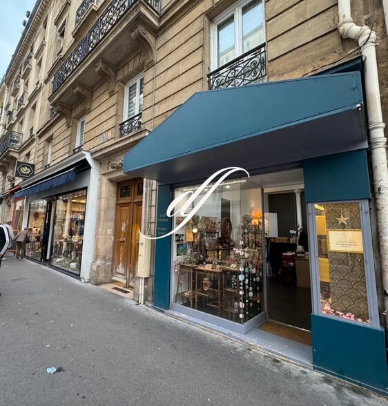 Retail in Paris for lease - Building Photo - Image 2 of 3