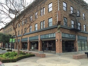 2125-2139 Kern St, Fresno, CA for lease Building Photo- Image 2 of 16