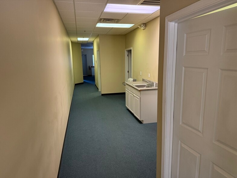 319 Garlington Rd, Greenville, SC for lease - Interior Photo - Image 2 of 5